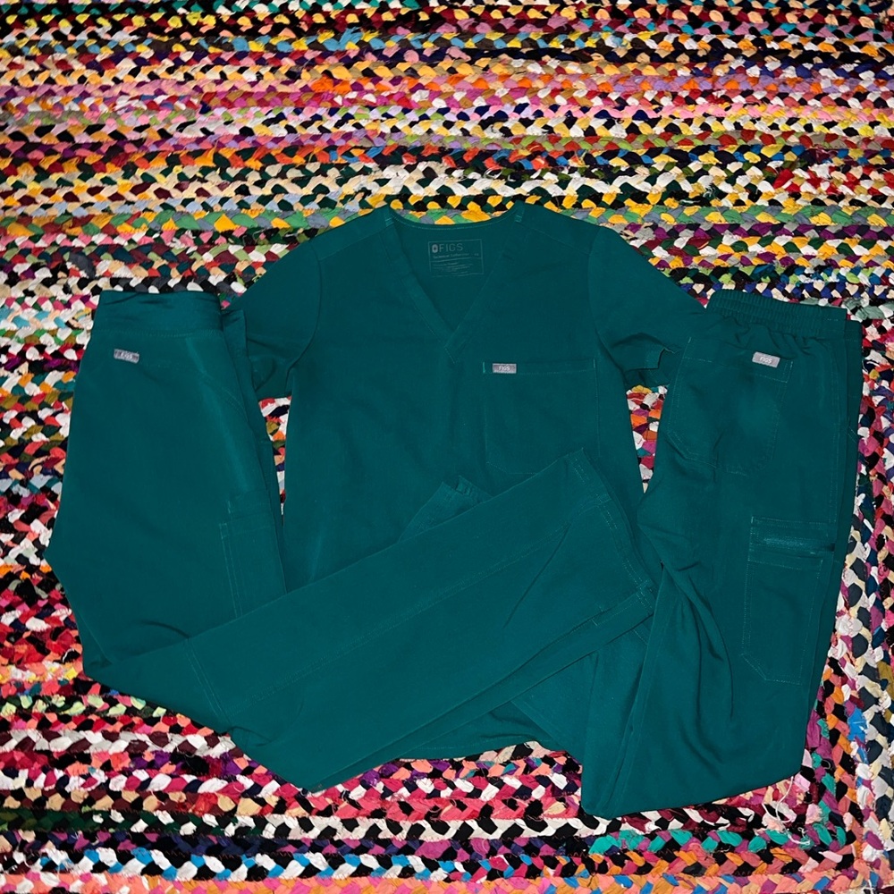 GREEN FIGS SCRUBS: Size XS shirt and two XS T pants: gently used